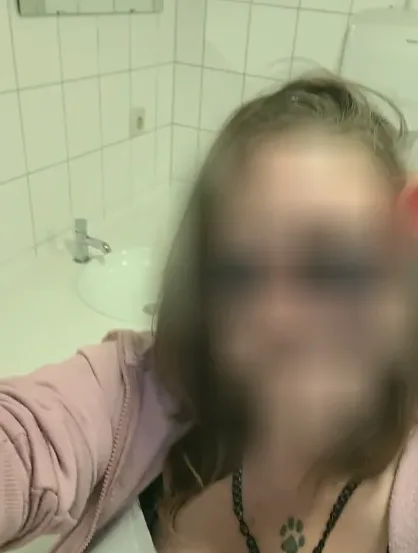 Helena, 33