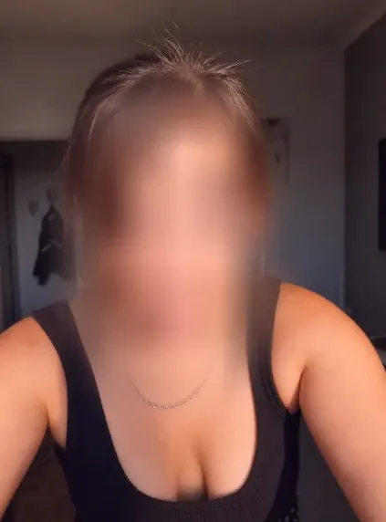 Lilly, 34